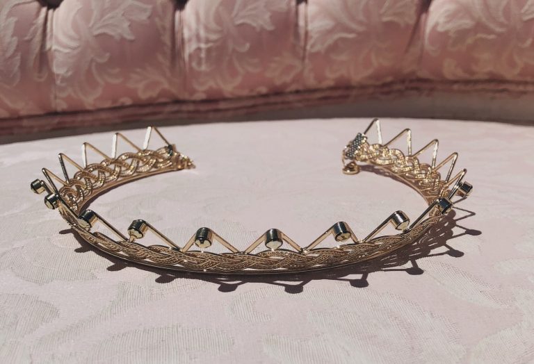 Alice Crown